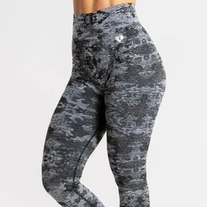 Seamless Dark Grey Camo Leggings Size Small